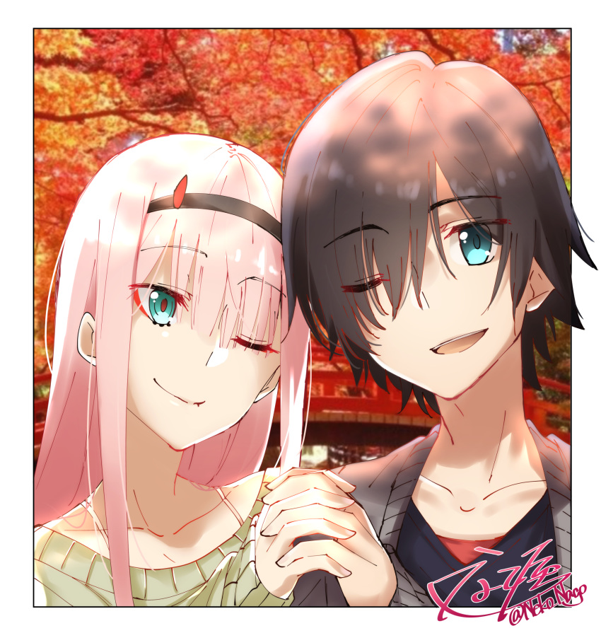 1girl bangs black_hair black_hairband black_shirt blue_eyes commentary_request couple darling_in_the_franxx eyebrows_visible_through_hair eyes_visible_through_hair flower green_eyes green_shirt hair_ornament hair_over_one_eye hairband hetero highres hiro_(darling_in_the_franxx) holding_hands horns interlocked_fingers long_hair long_sleeves looking_at_another looking_at_viewer nakoya_(nane_cat) one_eye_closed oni_horns open_mouth pink_hair red_horns shirt signature tree zero_two_(darling_in_the_franxx)