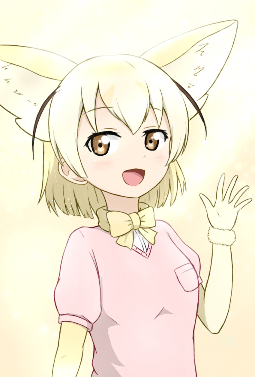 :d animal_ears blonde_hair bow bowtie brown_hair commentary extra_ears eyebrows_visible_through_hair fennec_(kemono_friends) fox_ears highres kemono_friends looking_at_viewer multicolored_hair open_mouth puffy_sleeves shiraha_maru short_hair simple_background smile solo upper_body waving white_hair yellow_neckwear