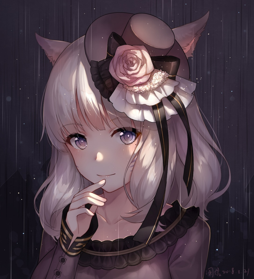animal_ears ayuanlv bangs bright_pupils cat_ears closed_mouth dated eyebrows_visible_through_hair eyes_visible_through_hair facial_mark final_fantasy final_fantasy_xiv flower grey_hat hand_up hat hat_flower long_sleeves looking_at_viewer medium_hair mini_hat mini_top_hat miqo'te mole mole_under_eye smile solo top_hat upper_body white_hair white_pupils