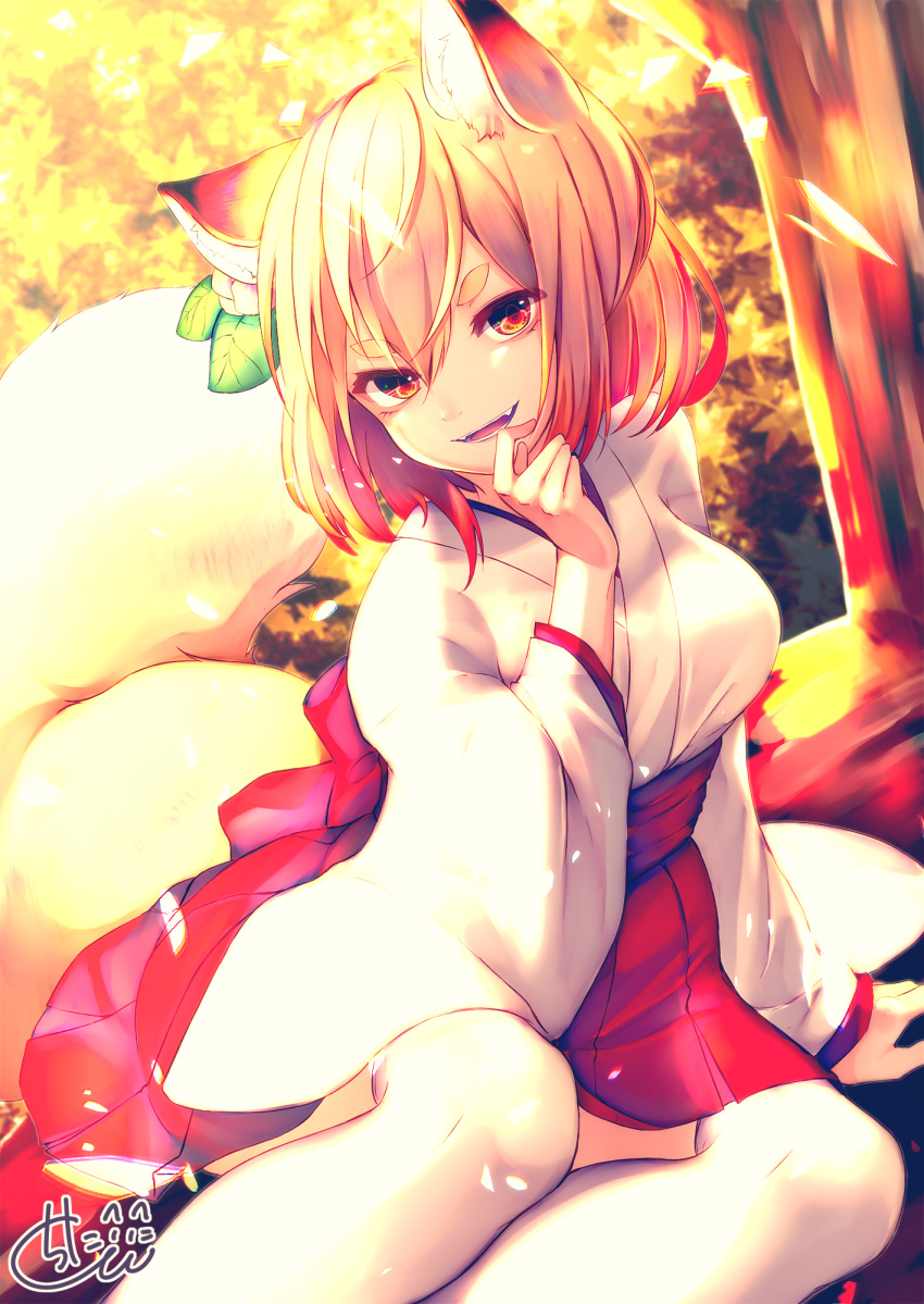 :d animal_ear_fluff animal_ears bangs bow breasts brown_hair chita_(ketchup) commentary_request eyebrows_visible_through_hair fangs flower fox_ears fox_girl fox_tail hair_between_eyes hair_flower hair_ornament hand_up head_tilt highres japanese_clothes kimono leaf long_sleeves medium_breasts open_mouth original pleated_skirt red_bow red_eyes red_skirt short_eyebrows short_hair short_kimono signature sitting skirt smile solo tail tail_raised thick_eyebrows thighhighs white_flower white_kimono white_legwear wide_sleeves