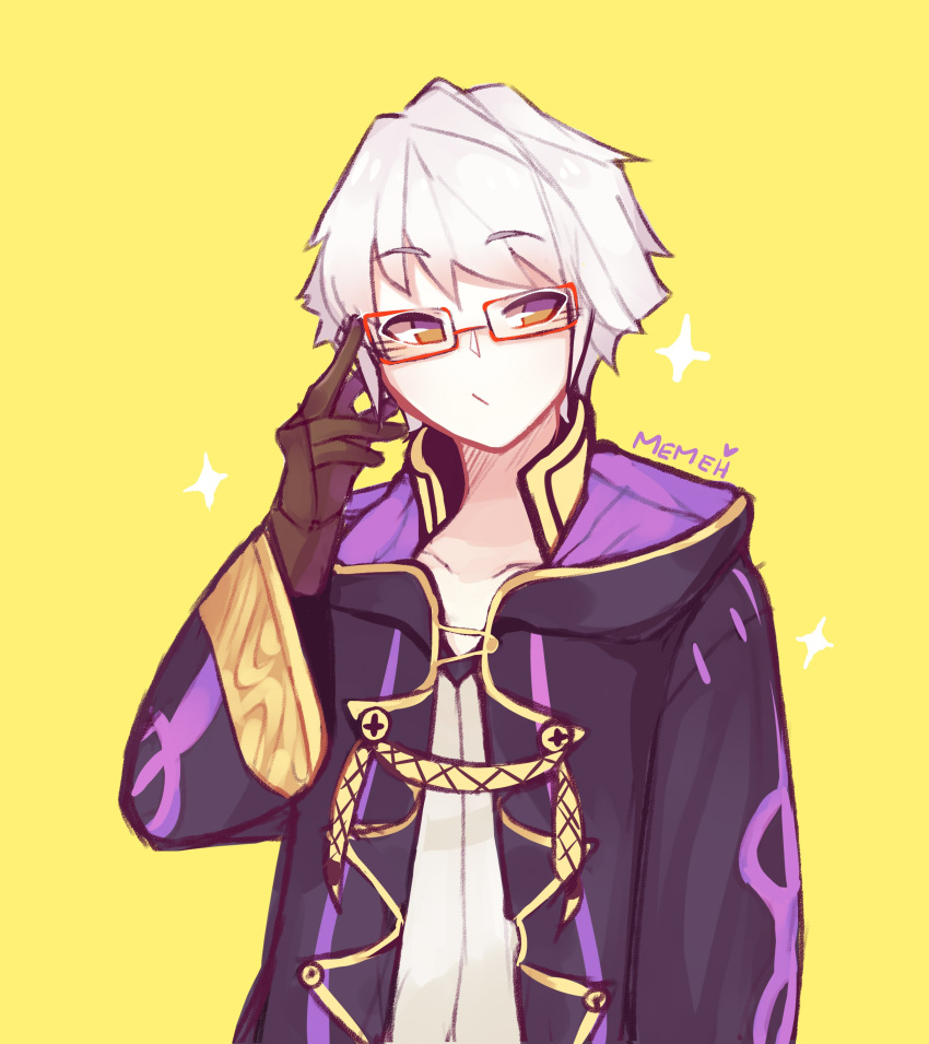 absurdres artist_name brown_eyes brown_gloves fire_emblem fire_emblem:_kakusei fire_emblem_heroes glasses gloves highres hood hood_down lazymimium long_sleeves male_my_unit_(fire_emblem:_kakusei) my_unit_(fire_emblem:_kakusei) robe short_hair simple_background solo white_hair yellow_background