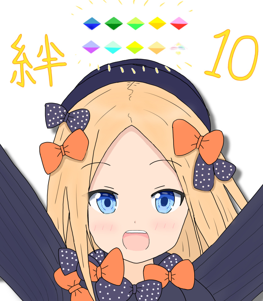 :d \o/ abigail_williams_(fate/grand_order) absurdres arms_up atsumisu bangs black_bow black_dress black_hat blonde_hair blue_eyes blush bow commentary_request dress eyebrows_visible_through_hair fate/grand_order fate_(series) forehead gameplay_mechanics hair_bow hat highres long_hair long_sleeves open_mouth orange_bow outstretched_arms parted_bangs polka_dot polka_dot_bow simple_background smile solo translation_request upper_teeth white_background