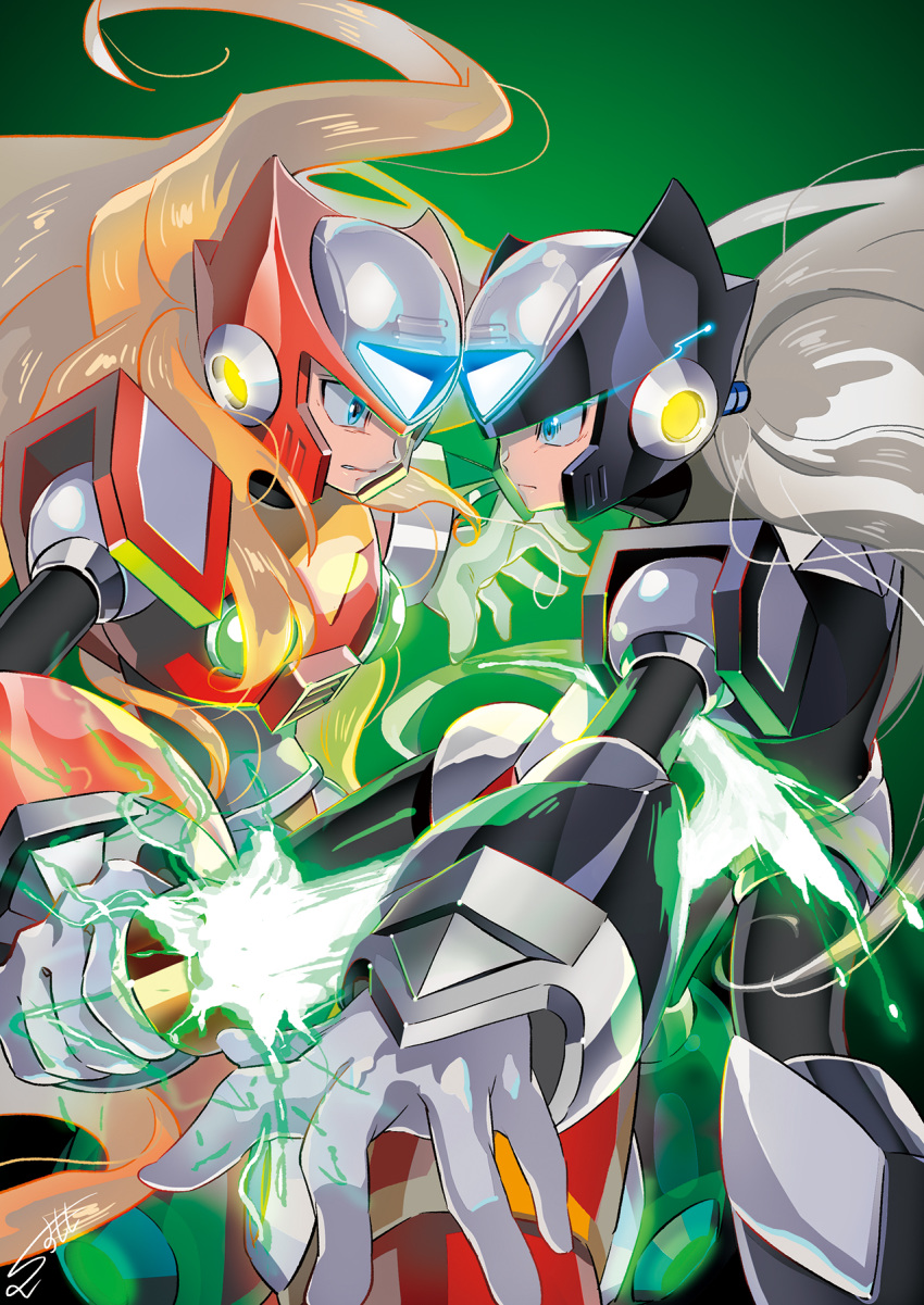 alternate_hair_color android battle blonde_hair blue_eyes dark_persona dual_persona duel energy_blade energy_sword eye_contact gloves green_background helmet highres holding holding_weapon long_hair looking_at_another male_focus multiple_boys ponytail rockman rockman_x signature silver_hair simple_background smile sumomo sword weapon zero_(rockman)