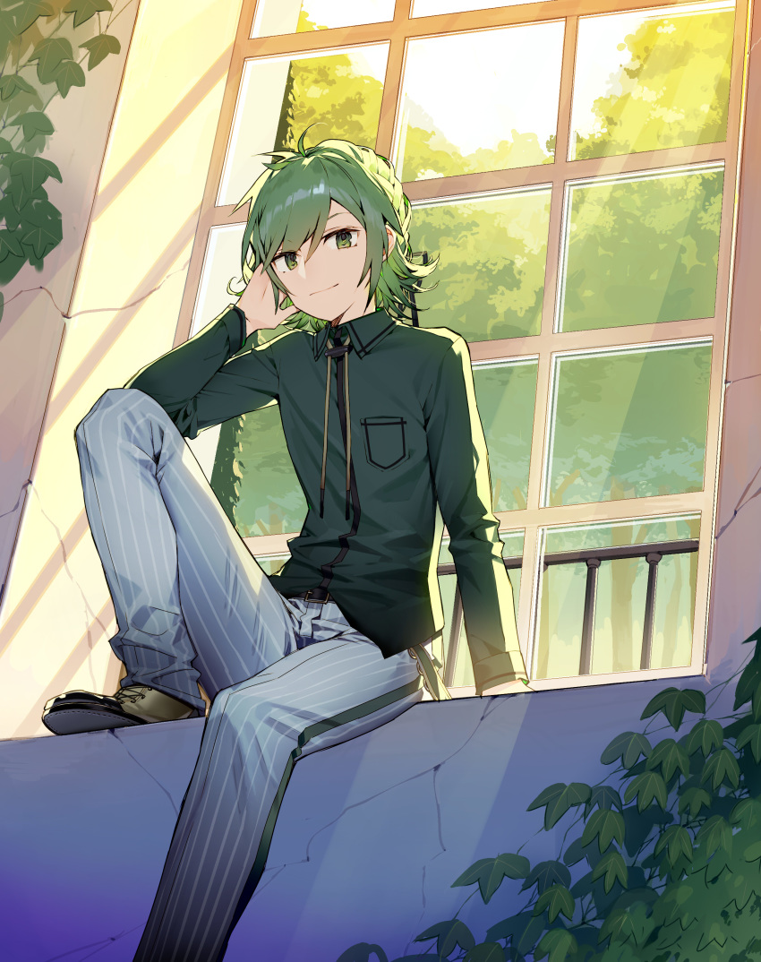 absurdres backlighting bolo_tie brown_footwear closed_mouth collared_shirt commentary_request day foot_out_of_frame green_eyes green_hair green_shirt hand_in_hair hayate_godspeed highres indoors iriam knee_up leg_up long_sleeves looking_at_viewer misoni_comi pants pinstripe_pattern plant pocket railing shirt shoes short_hair sitting smile solo striped striped_pants vertical-striped_pants vertical_stripes vines virtual_youtuber window wing_collar