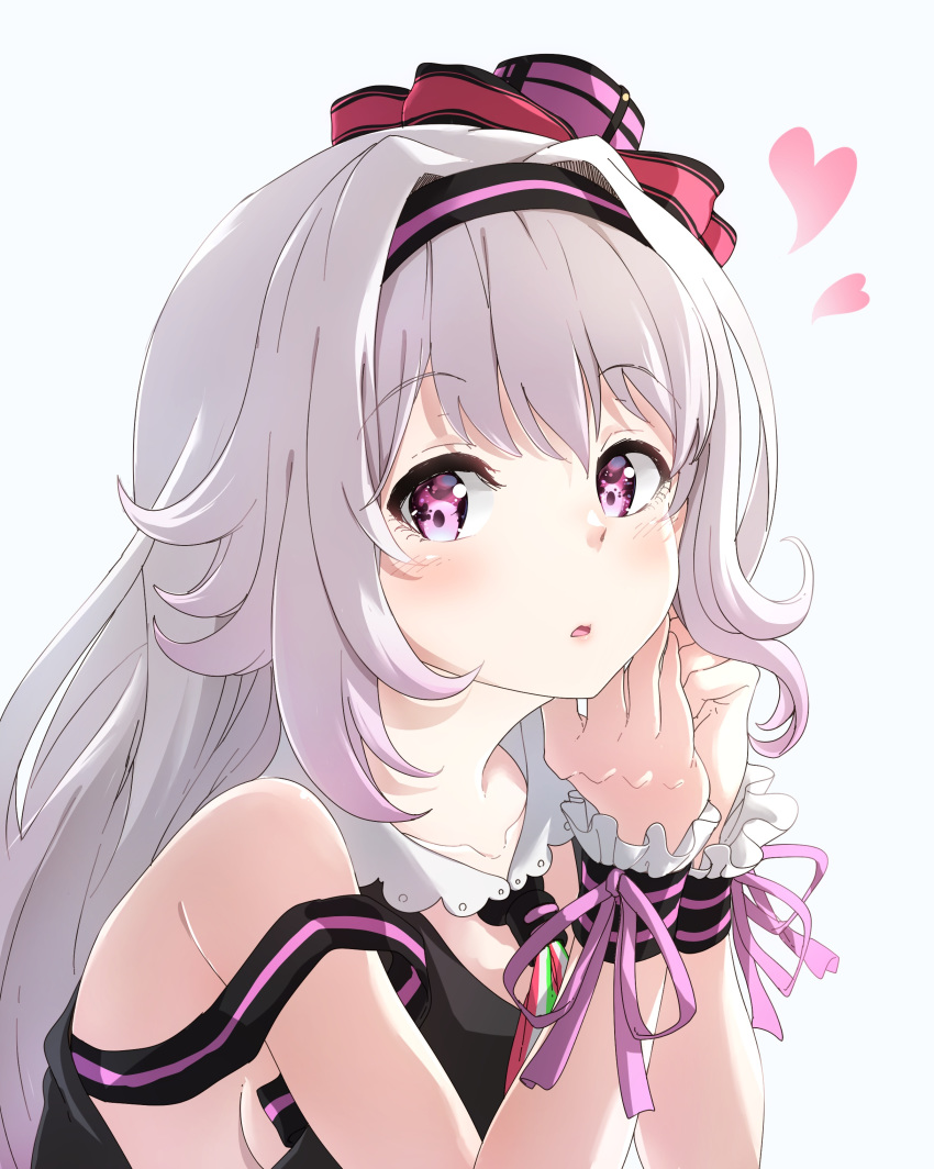 1girl absurdres bangs bare_shoulders black_hairband black_shirt bow carro_pino collarbone darjeeling_(reley) eyebrows_visible_through_hair grey_background grey_hair hair_between_eyes hair_bow hair_intakes hairband hands_up heart highres long_hair looking_at_viewer own_hands_together parted_lips pink_ribbon purple_eyes red_bow ribbon shirt simple_background sleeveless sleeveless_shirt solo striped striped_hairband upper_body virtual_youtuber wrist_cuffs