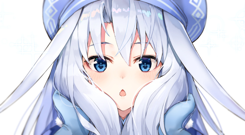 bangs black_cola blue_eyes blue_hat chestnut_mouth commentary eyebrows_visible_through_hair fate/grand_order fate_(series) hair_between_eyes hat highres illyasviel_von_einzbern long_hair looking_at_viewer parted_lips portrait silver_hair sitonai solo sparkle white_background