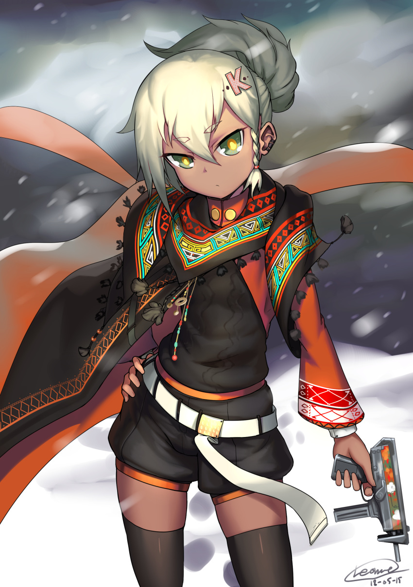 1girl absurdres alternate_hairstyle belt blonde_hair commentary_request dark_skin eyebrows_visible_through_hair girls_frontline glowing glowing_eyes green_eyes gun highres klin_(girls_frontline) korean_commentary leonat long_scarf scarf shorts snow snowing solo submachine_gun thighhighs weapon