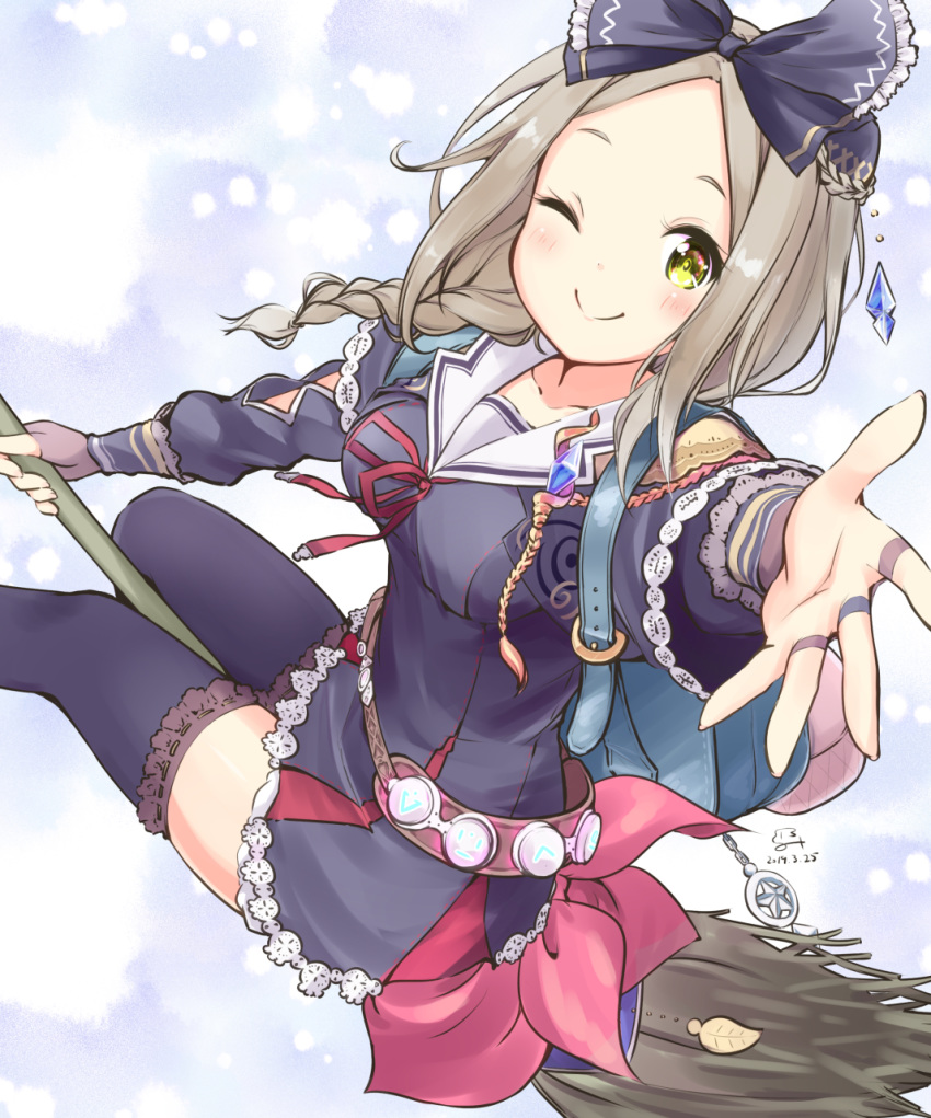 1girl atelier_(series) atelier_firis blue_bow blue_dress blue_legwear bow braid broom broom_riding brown_hair closed_mouth dress firis_mistlud green_eyes hair_bow highres looking_at_viewer minidraco one_eye_closed outstretched_hand sailor_collar short_hair signature smile solo thighhighs white_sailor_collar zettai_ryouiki