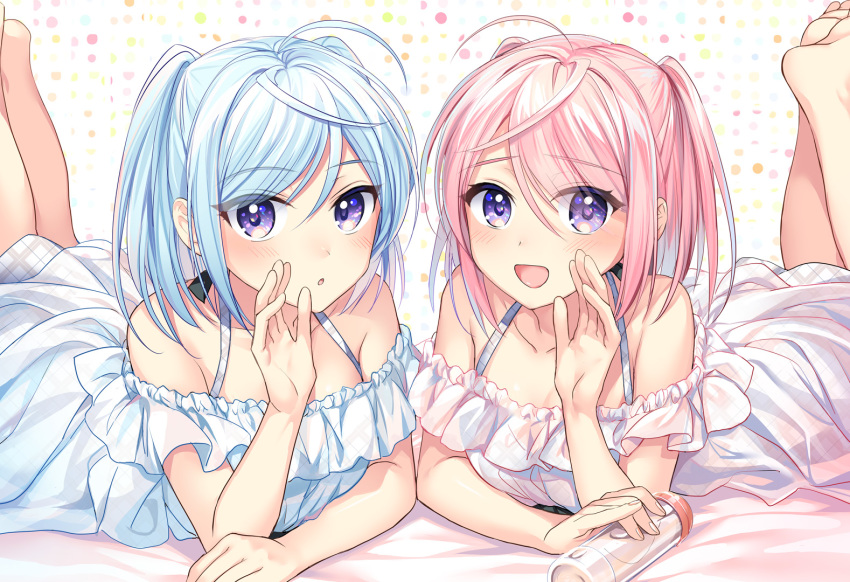 2girls barefoot blue_hair blush mochiko_(mochiko3121) original pink_hair purple_eyes short_hair
