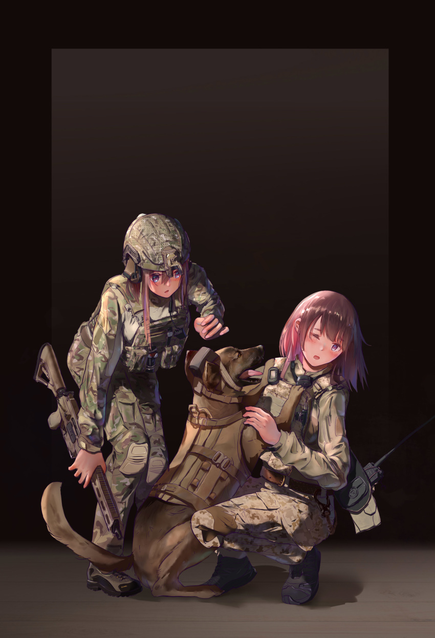 2girls absurdres assault_rifle brown_hair camouflage chinese_commentary commentary_request dog gun helmet highres holding holding_gun holding_weapon load_bearing_vest m4_carbine medium_hair military military_uniform multiple_girls one_eye_closed original rifle simple_background squatting uniform weapon xiao_po_qie