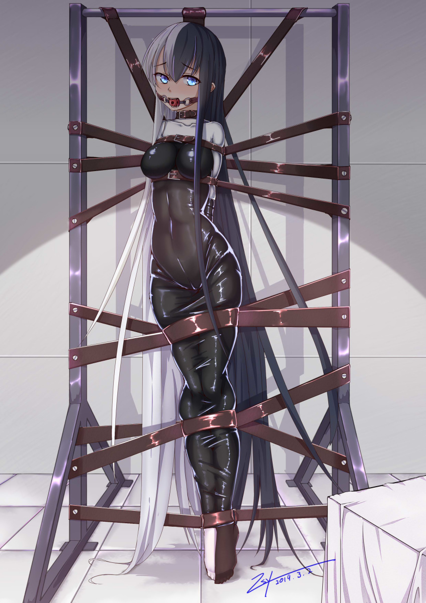 1girl absurdres arms_behind_back ball_gag bdsm black_hair blue_eyes bondage bound breasts gag highres long_hair medium_breasts multicolored_hair open_mouth original restrained straitjacket tied_up two-tone_hair white_hair zsy_(zsy433)