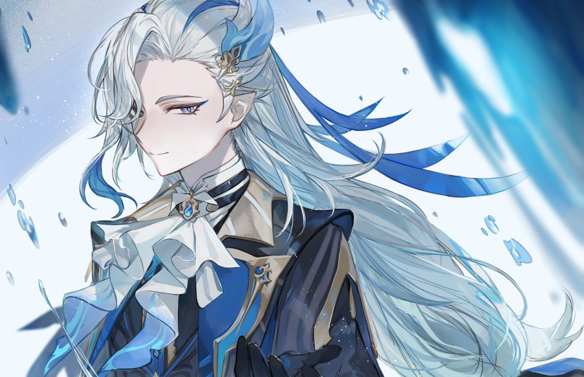 1boy ascot black_coat black_gloves blue_eyeliner blue_hair closed_mouth coat eyeliner genshin_impact gloves hair_ornament hair_over_one_eye highres long_hair looking_at_viewer low-tied_long_hair makeup male_focus multicolored_hair neuvillette_(genshin_impact) pointy_ears purple_eyes simple_background solo upper_body very_long_hair water white_ascot white_hair zaso