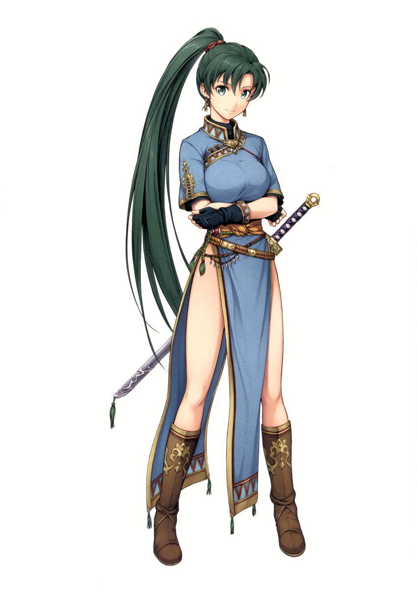 1girl absurdres bare_legs boots breasts brown_footwear crossed_arms dress earrings fingerless_gloves fire_emblem fire_emblem:_rekka_no_ken fire_emblem_heroes full_body gloves green_eyes green_hair highres jewelry knee_boots leg_up long_hair long_ponytail looking_at_viewer lyndis_(fire_emblem) medium_breasts official_art pelvic_curtain ponytail side_slit smile solo standing sword very_long_hair weapon yamada_koutarou