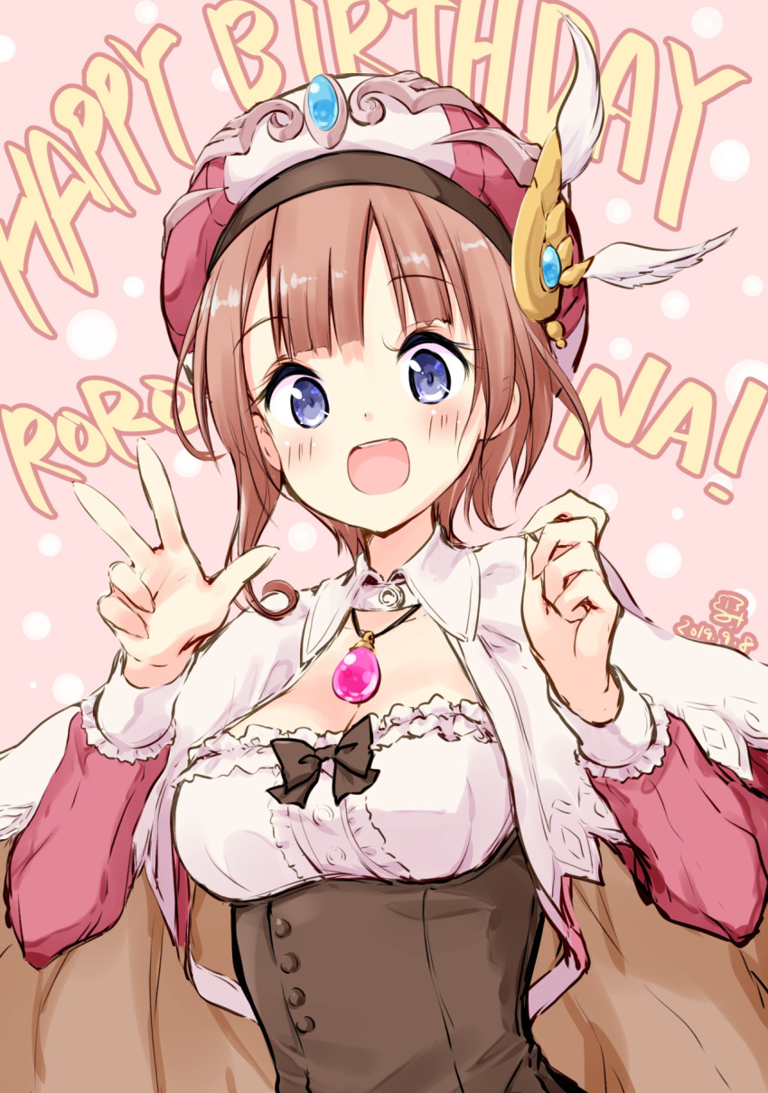 1girl :d atelier_(series) atelier_rorona black_bow blue_eyes bow breasts brown_hair capelet character_name commentary_request english_text eyebrows_visible_through_hair happy_birthday hat highres jewelry long_sleeves looking_at_viewer medium_breasts minidraco open_mouth pendant pink_background polka_dot polka_dot_background rororina_fryxell sketch smile solo w