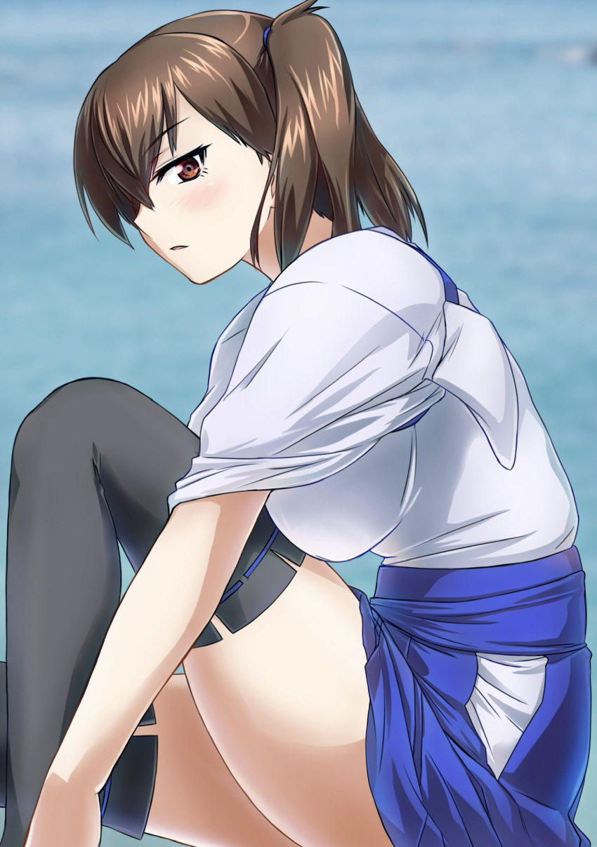 1girl akito_(sub707) black_thighhighs blue_background blue_hakama blush breasts brown_eyes brown_hair hakama hakama_short_skirt hakama_skirt highres japanese_clothes kaga_(kancolle) kantai_collection large_breasts looking_at_viewer looking_to_the_side short_hair short_sidetail side_ponytail sitting skirt smile solo thighhighs