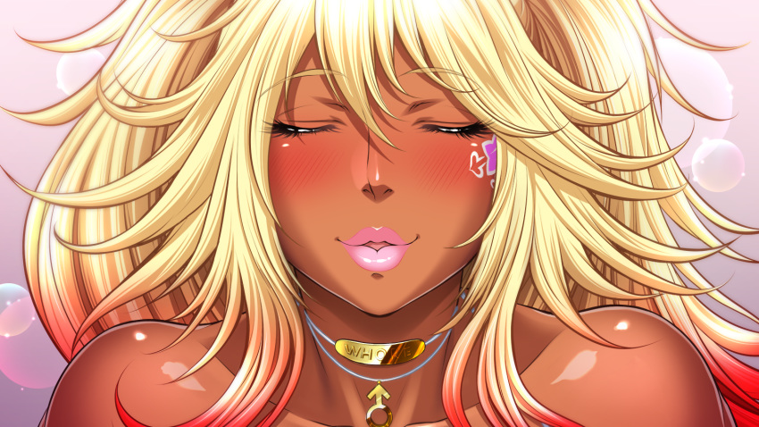 blonde_hair blush chinbotsu close dark_skin game_cg kiss long_hair necklace the_shemale_~densetsuteki_dosukebe_shemale_shoufu_to_boku_no_ochinchin_communication veleno