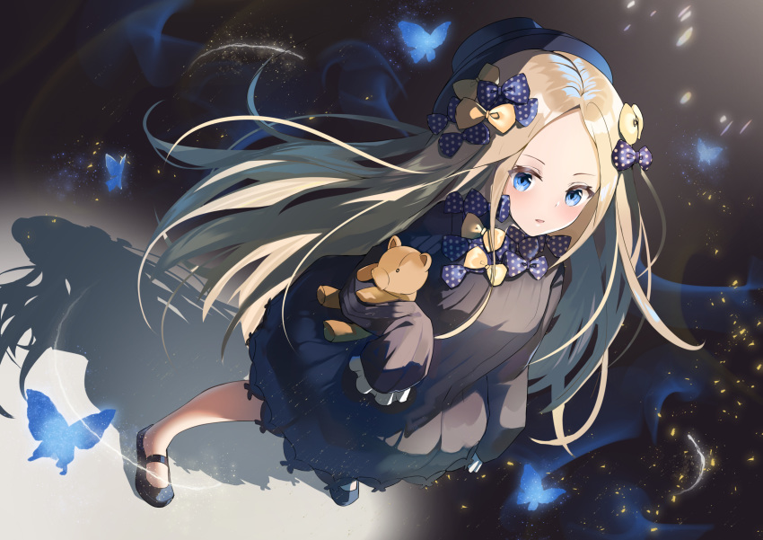 1girl abigail_williams_(fate/grand_order) bangs black_bow black_dress black_footwear black_headwear blonde_hair blue_eyes blush bow bug butterfly dress fate/grand_order fate_(series) forehead hat highres insect long_hair long_sleeves looking_at_viewer multiple_bows open_mouth orange_bow parted_bangs polka_dot polka_dot_bow ribbed_dress shadow sleeves_past_fingers sleeves_past_wrists solo stuffed_animal stuffed_toy teddy_bear tukise_33