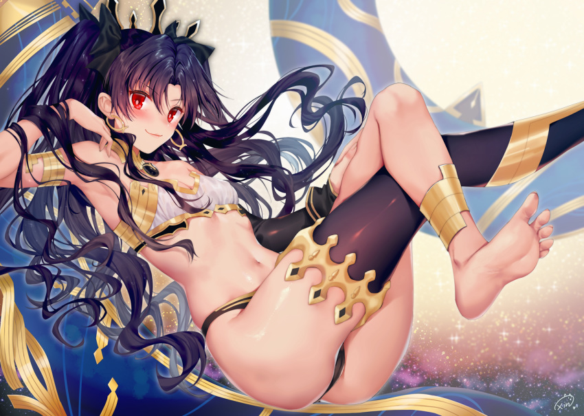 &gt;:) 1girl anklet arm_up armpits ass bangs bare_shoulders barefoot bikini black_bikini_bottom black_bow black_hair black_legwear blush bow breasts cleavage closed_mouth commentary_request crossed_legs earrings fate/grand_order fate_(series) gradient gradient_background hair_bow hand_on_own_thigh heavenly_boat_maanna hoop_earrings ishtar_(fate/grand_order) jewelry long_hair looking_at_viewer mismatched_bikini obiwan parted_bangs red_eyes signature single_thighhigh small_breasts smile soles solo strapless strapless_bikini swimsuit thighhighs toes two_side_up very_long_hair white_bikini_top