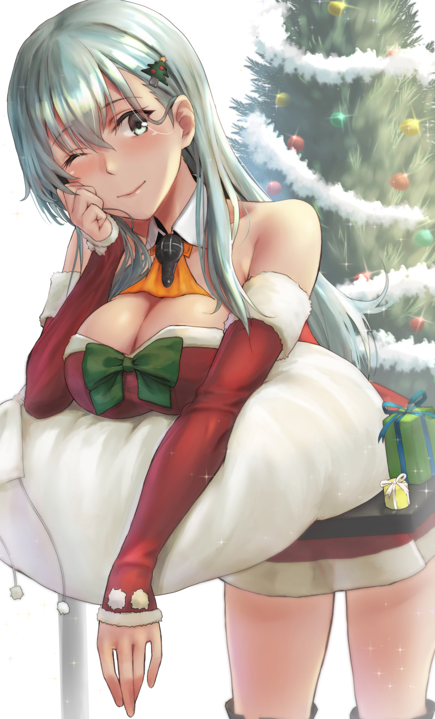 1girl ;) alternate_costume aqua_eyes aqua_hair bangs blush bow breasts christmas christmas_tree cleavage detached_collar detached_sleeves dress fur-trimmed_dress fur-trimmed_sleeves fur_trim gift green_bow hair_ornament hairclip head_on_hand highres kantai_collection kokuzoo large_breasts leaning long_hair looking_at_viewer one_eye_closed orange_neckwear red_dress sidelocks smile solo suzuya_(kantai_collection) thighs