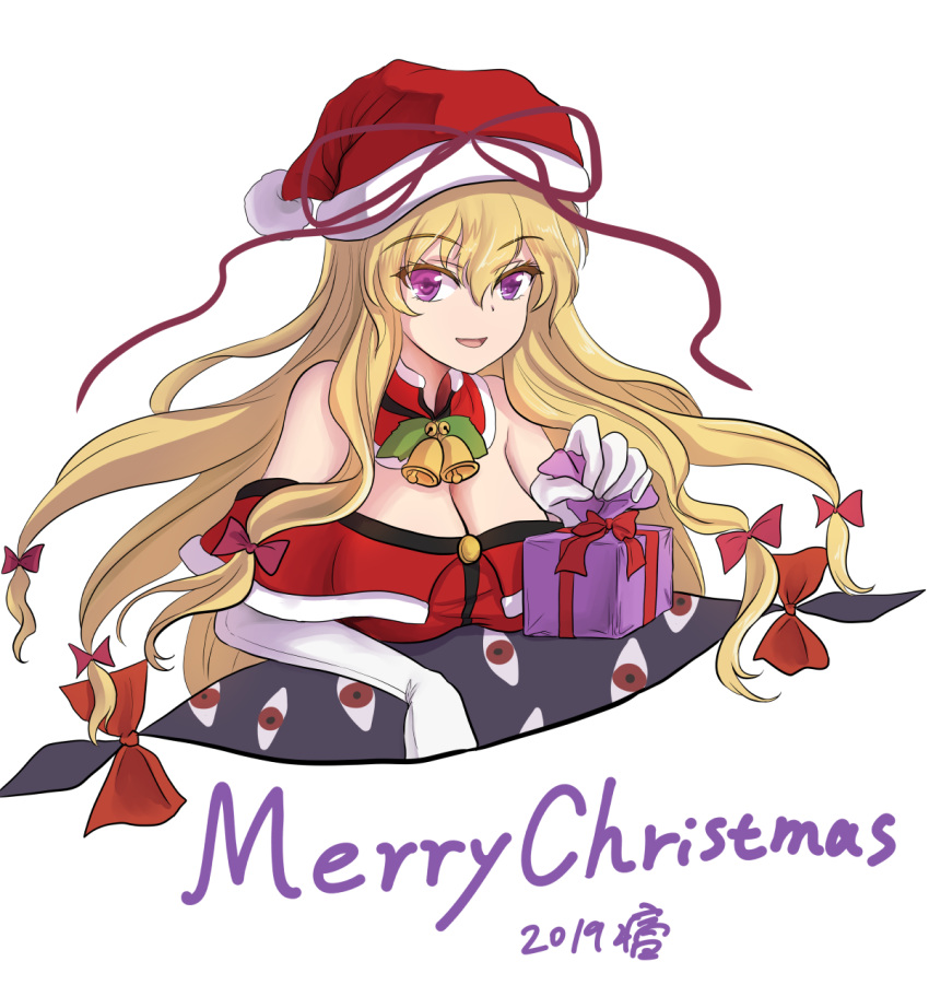 1girl 2019 alternate_costume alternate_headwear bare_shoulders bell blonde_hair bow breasts christmas cleavage commentary_request dress elbow_gloves eyebrows_visible_through_hair eyes floating_hair gap gift gloves hair_bow hat highres jingle_bell large_breasts merry_christmas namiki_(remiter00) off-shoulder_dress off_shoulder purple_eyes red_dress red_eyes red_headwear red_neckwear red_ribbon reflective_eyes ribbon santa_hat sidelighting simple_background smile strapless strapless_dress touhou white_background white_gloves yakumo_yukari