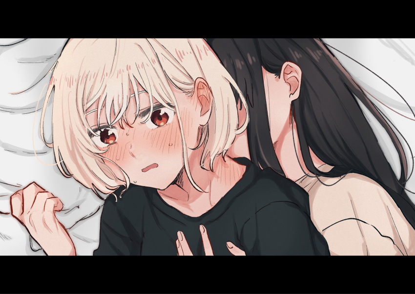 2girls absurdres black_hair black_shirt blonde_hair blush commentary_request ear_blush embarrassed highres hug hug_from_behind inoue_takina letterboxed long_hair lycoris_recoil lying multiple_girls neck_blush nervous_sweating nishikigi_chisato on_bed on_side pillow red_eyes shirt short_hair sidelocks sweat upper_body white_shirt yarou_(0tyaro) yuri