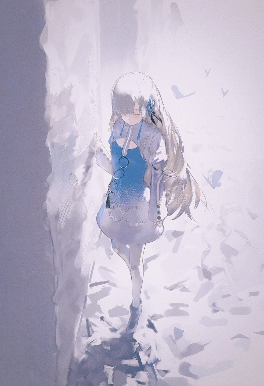 1girl absurdres asymmetrical_bangs bird black_feathers blue_dress boots cleavage_cutout closed_eyes clothing_cutout dress feathers film_grain flower gradient_dress grey_background grey_footwear hair_between_eyes hair_flower hair_ornament hair_over_one_eye hand_on_wall hand_up highres isekai_joucho kamitsubaki_studio long_hair long_sleeves nemophila_(flower) no_mouth o-ring painterly puffy_sleeves solo standing standing_on_one_leg suzukasuraimu thighhighs two-tone_dress virtual_youtuber white_dress white_hair white_thighhighs