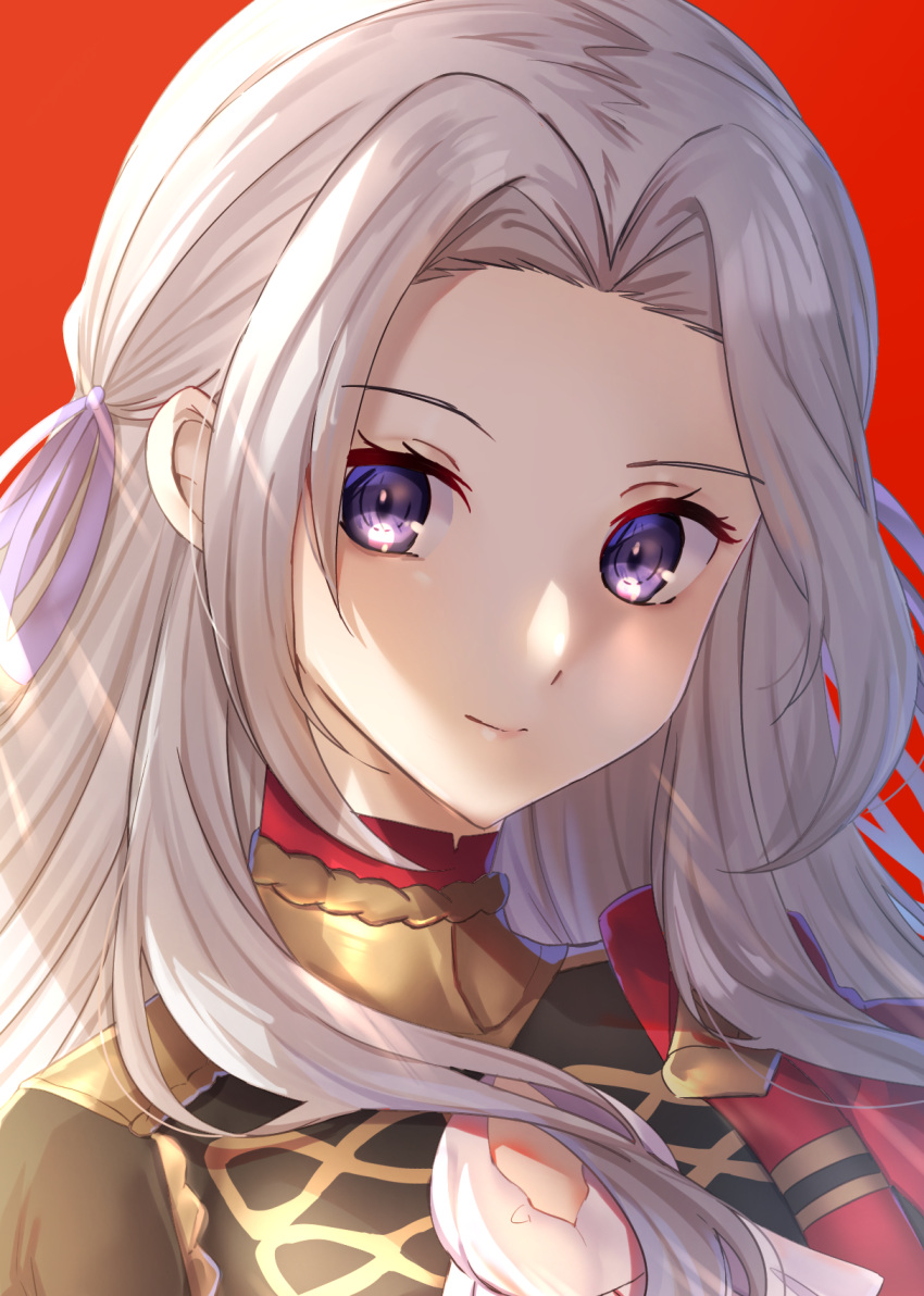 1girl closed_mouth edamameoka edelgard_von_hresvelg fire_emblem fire_emblem:_three_houses garreg_mach_monastery_uniform grey_hair hair_intakes highres long_hair looking_at_viewer portrait purple_eyes red_background smile solo