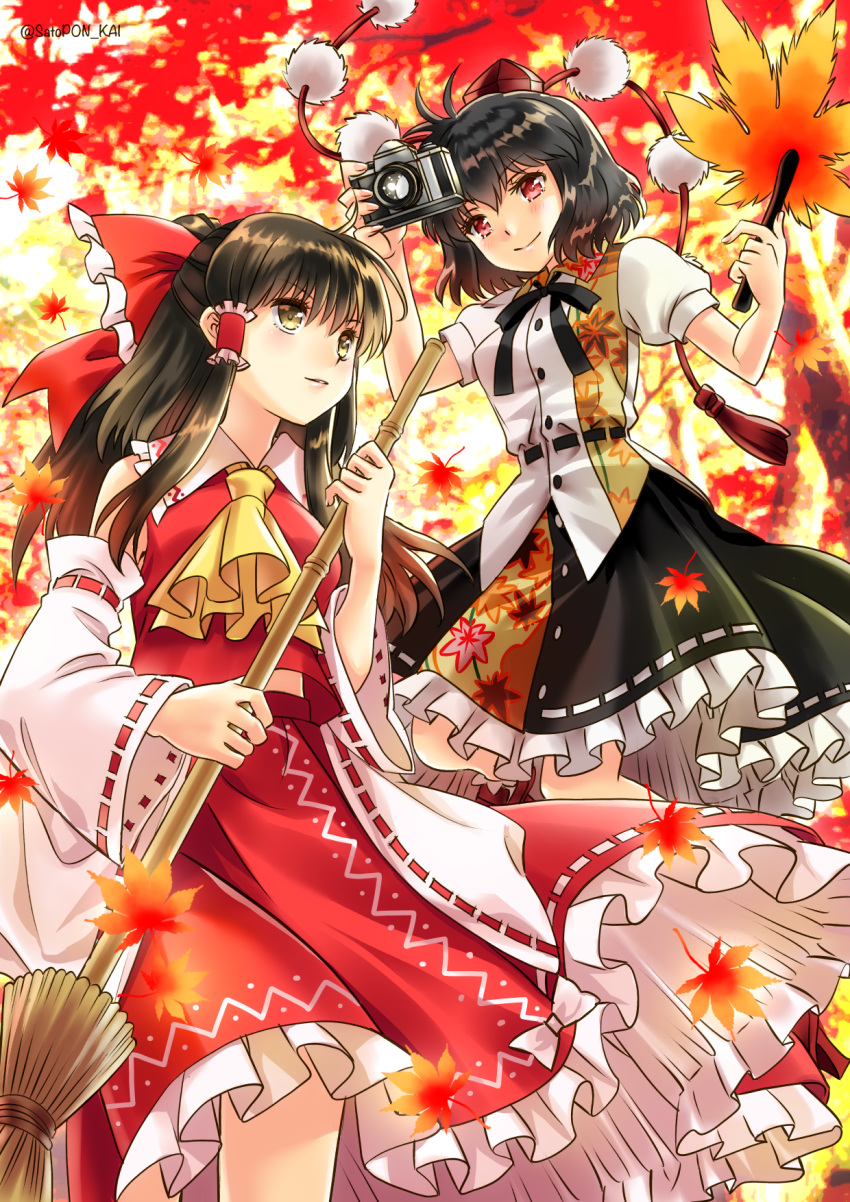 2girls autumn autumn_leaves bangs belt black_belt black_hair black_ribbon black_skirt bow breasts broom brown_eyes brown_hair camera closed_mouth collared_shirt detached_sleeves dress_shirt eyebrows_visible_through_hair floating_hair frilled_bow frilled_hair_tubes frilled_skirt frills from_below hair_bow hair_tubes hakurei_reimu hat highres holding holding_broom holding_camera long_hair long_skirt long_sleeves medium_breasts midriff mini_hat multiple_girls neck_ribbon parted_lips red_bow red_eyes red_shirt red_skirt ribbon ribbon-trimmed_skirt ribbon-trimmed_sleeves ribbon_trim sato-pon shameimaru_aya shiny shiny_hair shirt short_hair short_sleeves skirt sleeveless sleeveless_shirt smile standing stomach touhou white_shirt white_sleeves wing_collar yellow_neckwear