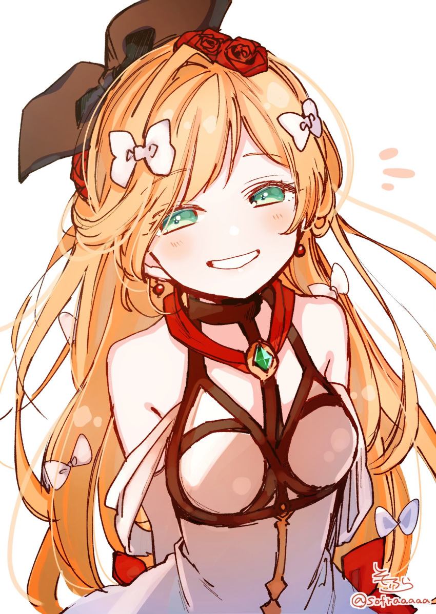 1girl bare_shoulders black_ribbon blonde_hair blush bow clarisse_(granblue_fantasy) commentary dress flower gem granblue_fantasy green_eyes grin hair_bow hair_flower hair_ornament hair_ribbon highres long_hair looking_at_viewer notice_lines red_flower red_ribbon red_rose ribbon rose signature smile sofra solo twitter_username very_long_hair white_background white_bow white_dress