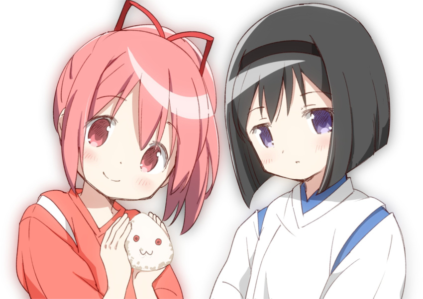 2girls akemi_homura alternate_hair_length alternate_hairstyle black_hair black_hairband blunt_ends blush bob_cut close-up closed_mouth cosplay dot_nose eyebrows_visible_through_hair food hair_between_eyes hair_ribbon hairband hakama haku_(sen_to_chihiro_no_kamikakushi) haku_(sen_to_chihiro_no_kamikakushi)_(cosplay) half-closed_eyes happy head_tilt high_ponytail highres holding holding_food japanese_clothes kaname_madoka kyubey mahou_shoujo_madoka_magica multiple_girls objectification ogino_chihiro ogino_chihiro_(cosplay) onigiri parted_lips pink_eyes pink_hair pink_shirt ponytail purple_eyes red_ribbon ribbon rice sen_to_chihiro_no_kamikakushi shaded_face shiny shiny_hair shirt short_hair sidelocks simple_background smile straight_hair tsubaki_(tatajd) upper_body white_background white_shirt wide_sleeves