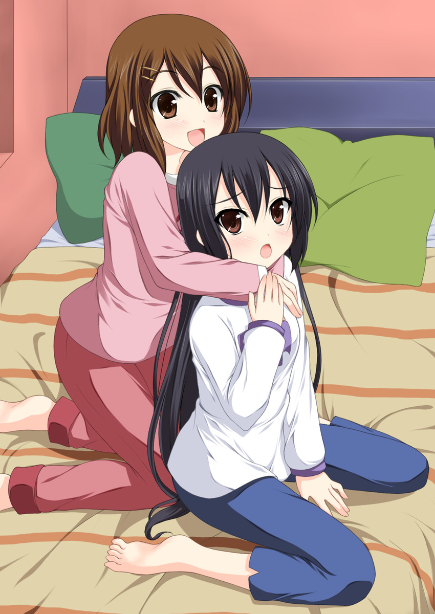 barefoot bed black_hair brown_eyes brown_hair highres hirasawa_yui hug k-on! kneeling long_hair minamori_noeru multiple_girls nakano_azusa short_hair sleepwear