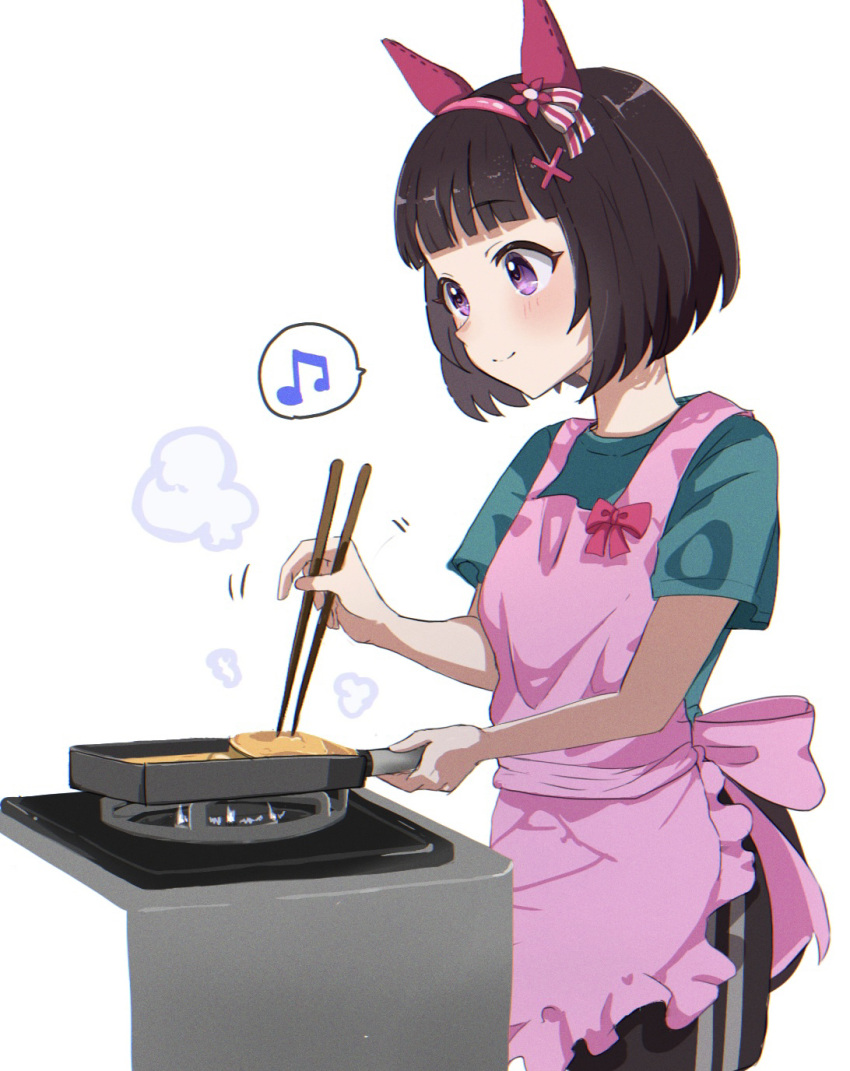 1girl alternate_costume animal_ears apron black_hair blush casual chopsticks cooking food hair_ornament headband highres horse_ears horse_girl horse_tail medium_hair musical_note nishino_flower_(umamusume) purple_eyes simple_background small-wso6-bell smile spoken_musical_note stove tail umamusume white_background x_hair_ornament