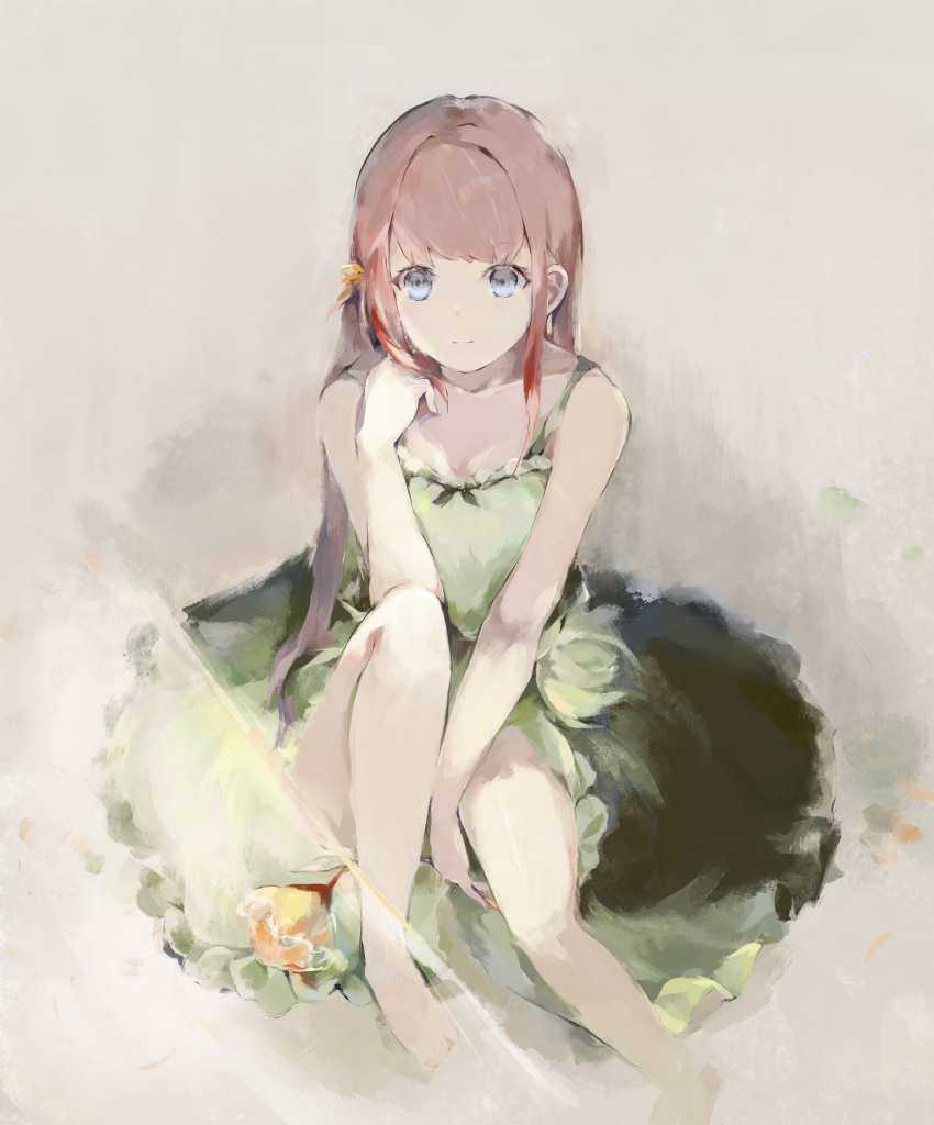 1girl absurdres bangs bare_arms bare_legs bare_shoulders barefoot blue_eyes brown_hair closed_mouth collarbone commentary_request dress eyebrows_visible_through_hair frilled_dress frills green_dress hair_ornament hanagin hand_up highres knee_up light_smile long_hair multicolored_hair original red_hair sitting sleeveless sleeveless_dress solo streaked_hair very_long_hair