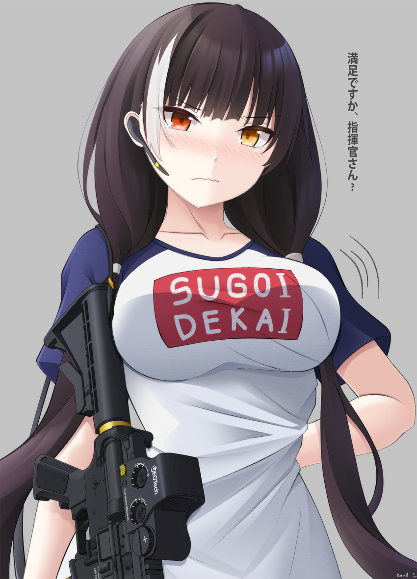 1girl arm_behind_back black_hair blush breasts closed_mouth frown girls_frontline grey_background gun heterochromia highres keenh large_breasts long_hair looking_at_viewer low_twintails motion_lines multicolored_hair nose_blush orange_eyes pulling_back raglan_sleeves red_eyes ro635 ro635_(girls_frontline) shirt short_sleeves simple_background solo streaked_hair sugoi_dekai tagme translated twintails upper_body v-shaped_eyebrows weapon white_shirt