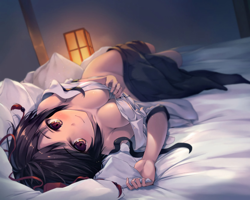 bed black_hair blush breasts brown_eyes brown_hair cleavage cropped navel nopan ouka_(ra-raradan) shameimaru_aya short_hair touhou waifu2x