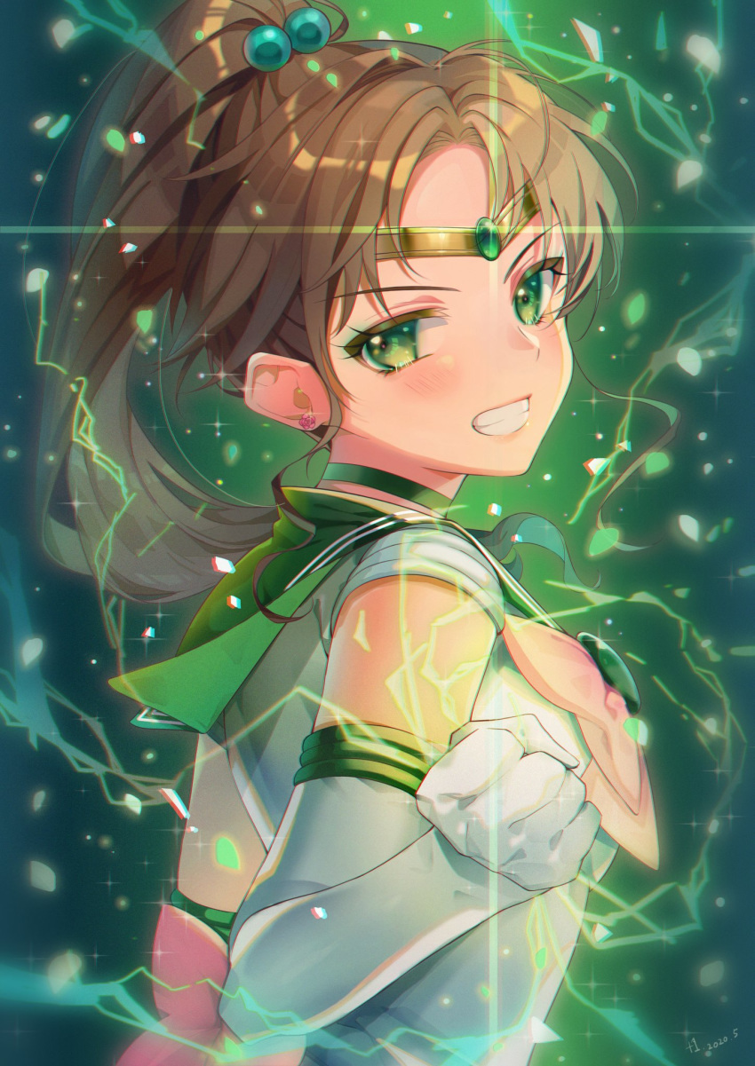 +1_(yakusoku0722) 1girl aura back_bow bangs bishoujo_senshi_sailor_moon bow brown_hair choker commentary dated earrings elbow_gloves electricity flower_earrings from_side gloves green_background green_choker green_eyes green_sailor_collar green_theme grin hair_bobbles hair_ornament highres jewelry kino_makoto leaf leotard long_hair looking_at_viewer magical_girl parted_bangs pink_bow ponytail sailor_collar sailor_jupiter short_sleeves smile solo sparkle tiara white_gloves white_leotard