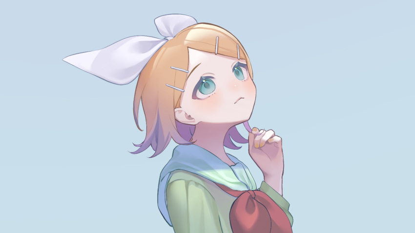 1girl :3 aqua_eyes blonde_hair bow green_shirt hair_bow hair_ornament hairclip highres kagamine_rin light_blue_background long_sleeves looking_up neckerchief playing_with_own_hair red_neckerchief sailor_collar shirt short_hair solo sumire_rin vocaloid white_bow white_sailor_collar yellow_nails