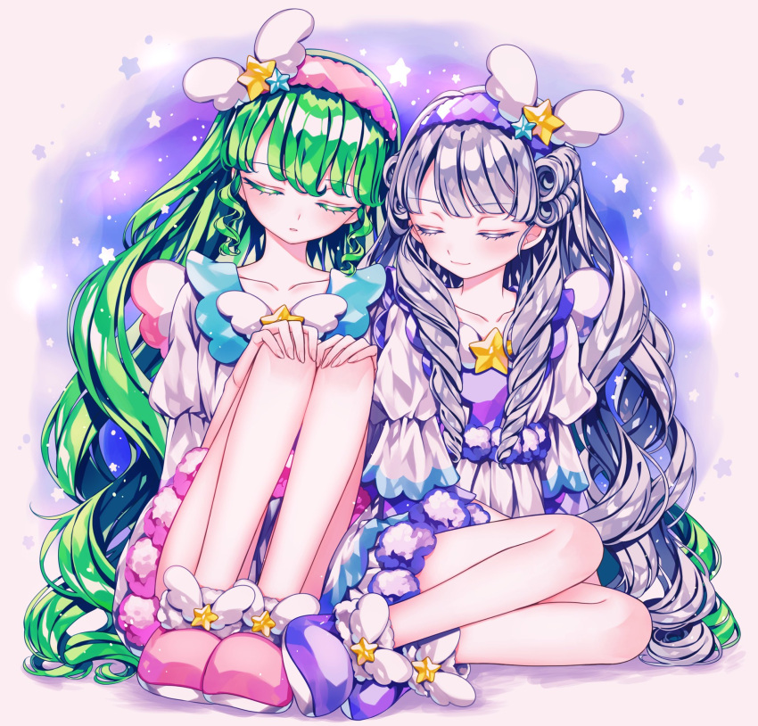 2girls ao_(ao0_0nemu) bad_id bad_twitter_id closed_eyes closed_mouth commentary_request falulu full_body green_hair grey_hair hairband hands_on_own_knees highres knees_up leaning_on_person long_hair multiple_girls pajamas pink_footwear pink_hairband pretty_series pripara purple_footwear purple_hairband shikyoin_hibiki sitting sleeping sleeping_upright slippers smile star_(symbol) very_long_hair