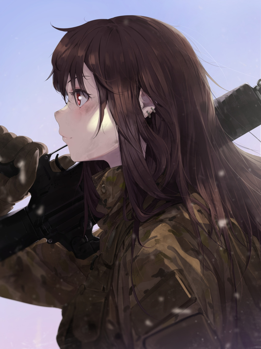 1girl blue_background brown_hair brown_jacket camouflage_jacket closed_mouth copyright_request dirty dirty_face earrings gloves gradient gradient_background gun highres holding holding_gun holding_weapon jacket jewelry long_hair over_shoulder red_eyes rifle smile solo somehira_katsu trigger_discipline upper_body weapon weapon_over_shoulder