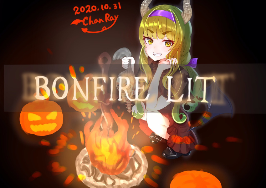 1girl black_footwear bonfire_(dark_souls) bow chanraykotomine commentary_request dark_souls dated dress english_text eyebrows_visible_through_hair fire green_eyes green_hair hair_bow halloween headband highres holding holding_skull horns jack-o'-lantern long_hair looking_at_viewer original osanai_(shashaki) planted_sword planted_weapon pumpkin shoe_bow shoes sidelocks signature skull smile souls_(from_software) squatting sword weapon wings