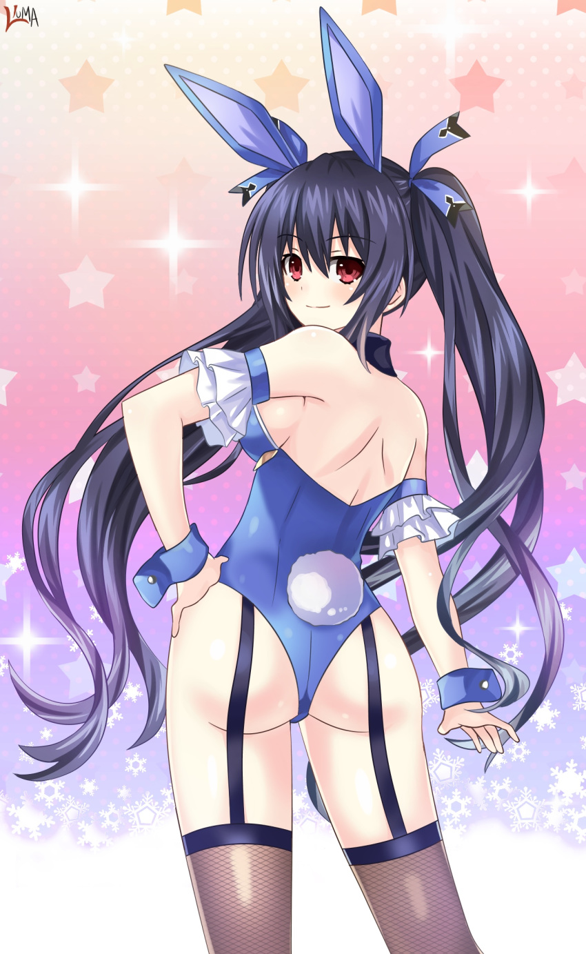 1girl alternate_costume animal_ears ass bare_shoulders black_hair blue_leotard blush breasts bunny_ears fake_animal_ears from_behind garter_straps hair_between_eyes hair_ribbon hand_on_hip highres leotard lewdkuma long_hair looking_at_viewer looking_back neptune_(series) noire playboy_bunny red_eyes ribbon simple_background smile solo thighhighs twintails very_long_hair wrist_cuffs