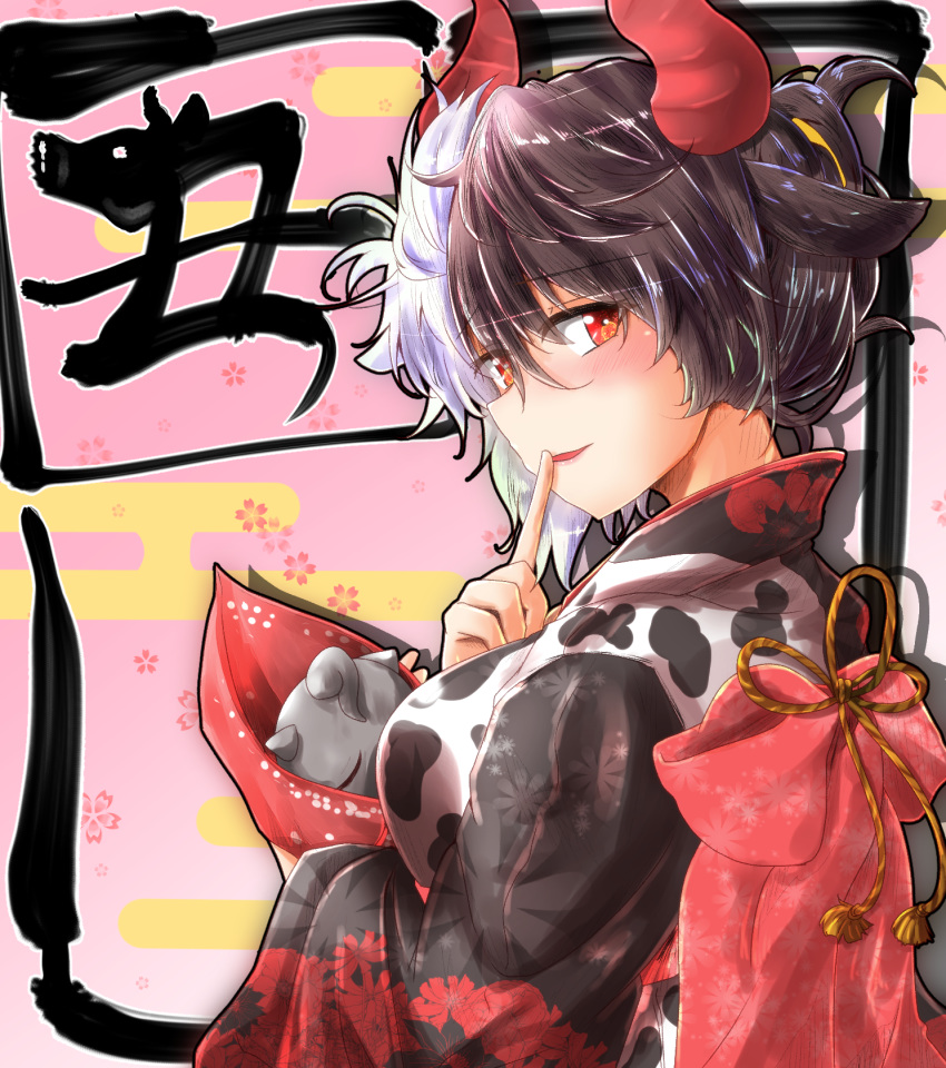 1girl animal_print black_hair chinese_zodiac commentary_request cow_horns cow_print eyebrows_visible_through_hair finger_to_mouth hair_up highres holding horns japanese_clothes kimono looking_at_viewer looking_to_the_side multicolored_hair oshiaki pink_background red_eyes red_horns solo statue touhou two-tone_hair ushizaki_urumi white_hair year_of_the_ox