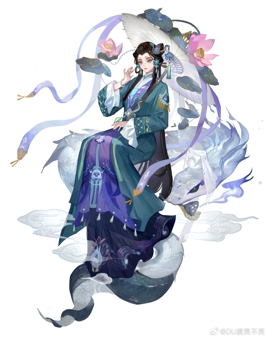 1girl animal aqua_robe black_hair bracelet chinese_clothes chinese_commentary closed_mouth commentary_request cone_hair_bun du_ling_bu_ling duijin_ruqun eyeshadow facial_mark flower forehead_mark full_body green_eyes hair_bun hair_flower hair_ornament hair_stick hand_up hanfu highres holding holding_umbrella invisible_chair jewelry leaf lipstick long_hair long_sleeves lotus lotus_leaf lotus_pod makeup multicolored_clothes oil-paper_umbrella original oversized_animal parted_bangs pink_flower purple_robe red_eyeshadow red_lips robe sidelocks simple_background single_side_bun sitting slit_pupils smile smoke snake solo tassel tassel_hair_ornament umbrella very_long_hair white_background white_snake white_umbrella