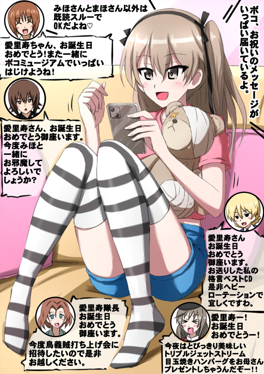 &gt;_&lt; 5girls azumi_(girls_und_panzer) black_ribbon blonde_hair blue_shorts boko_(girls_und_panzer) brown_hair cellphone commentary couch darjeeling_(girls_und_panzer) girls_und_panzer hair_ribbon highres holding holding_phone holding_stuffed_toy indoors jitome long_hair loungewear midriff mother_and_daughter motion_lines multiple_girls nishizumi_maho nishizumi_miho omachi_(slabco) on_couch one_side_up phone pink_shirt ribbon shimada_arisu shirt short_shorts shorts smartphone solo_focus striped_clothes striped_thighhighs stuffed_toy t-shirt thighhighs translation_request white_thighhighs