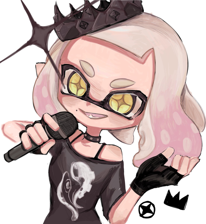 1girl black_collar black_gloves cephalopod_eyes collar commentary crown fingerless_gloves gloves gradient_hair highres holding holding_microphone inkling looking_at_viewer medium_hair microphone mole mole_under_mouth multicolored_hair nosunida off-shoulder_shirt off_shoulder official_alternate_costume open_mouth pearl_(splatoon) pink_hair pointy_ears print_shirt shirt simple_background smile solo sparkle spiked_collar spikes splatoon_(series) splatoon_3 symbol-only_commentary teeth tentacle_hair thick_eyebrows two-tone_hair upper_body white_background white_hair yellow_eyes yellow_pupils