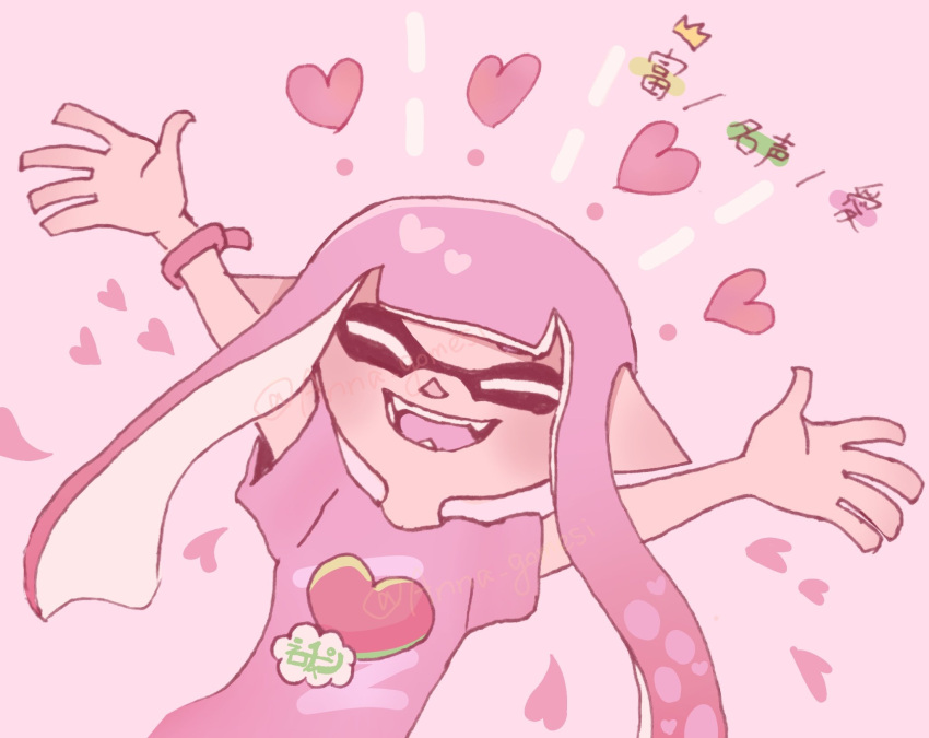 1girl anna_gomesi arms_up closed_eyes commentary_request heart heart_print highres inkling inkling_girl inkling_player_character long_hair loving_aura open_mouth pink_background pink_hair pink_shirt pointy_ears print_shirt shirt simple_background smile solo splatoon_(series) splatoon_3 teeth tentacle_hair translation_request upper_body watermark