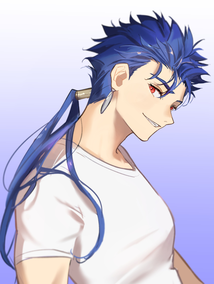 1boy absurdres blue_background blue_hair cu_chulainn_(fate)_(all) earrings fate/stay_night fate_(series) gradient gradient_background grin hair_strand highres jewelry lancer long_hair looking_at_viewer male_focus marimo_(nogdujeon) messy_hair ponytail red_eyes shirt simple_background smile solo upper_body white_shirt