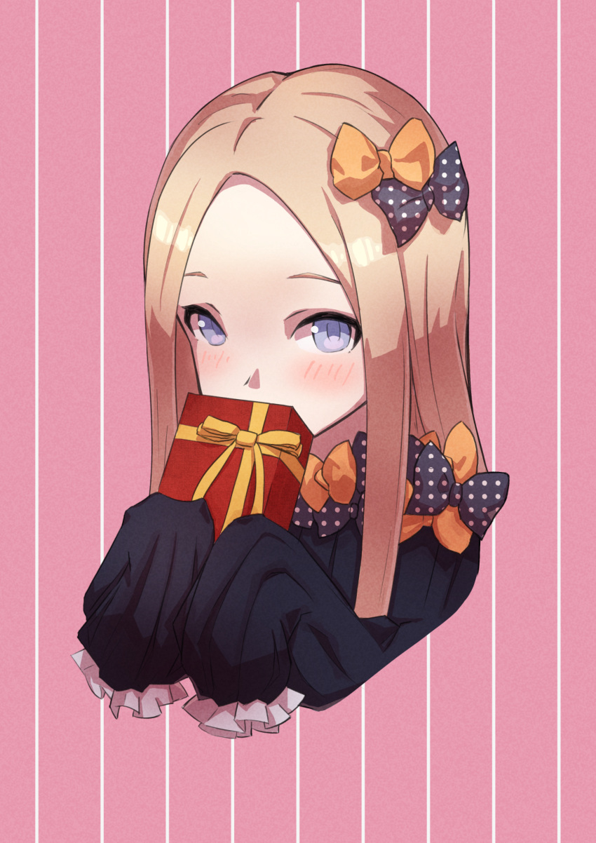 1girl abigail_williams_(fate) bangs black_bow black_sweater blonde_hair blue_eyes blush bow box cropped_torso fate/grand_order fate_(series) frilled_sleeves frills gift gift_box hair_bow highres holding holding_box kani_loreley long_hair long_sleeves orange_bow parted_bangs pink_background polka_dot polka_dot_bow shiny shiny_hair sleeves_past_fingers sleeves_past_wrists solo straight_hair sweater valentine vertical-striped_background