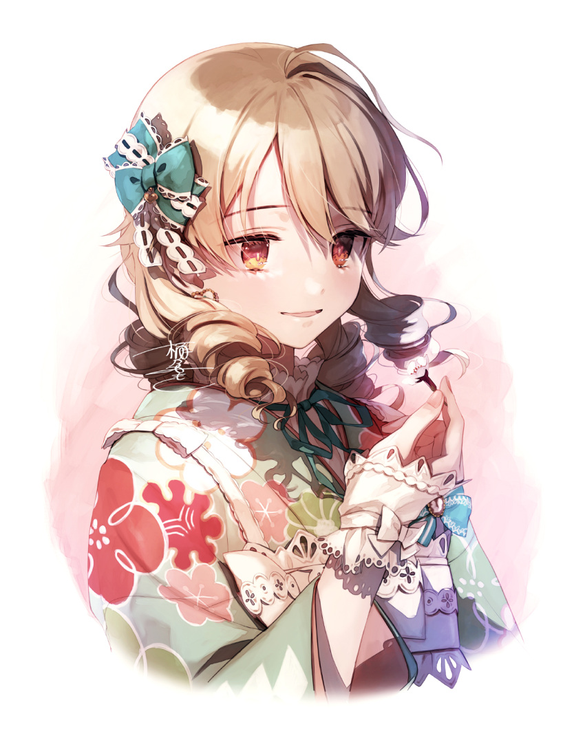 1girl ahoge arm_up bangs blonde_hair bow commentary_request eyebrows_visible_through_hair floral_print flower hair_bow hair_ornament highres holding holding_flower idolmaster idolmaster_cinderella_girls idolmaster_cinderella_girls_starlight_stage japanese_clothes kimono lace-trimmed_apron lace-trimmed_cuffs lace_trim light_smile morikubo_nono neck_ribbon okeno_kamoku portrait ribbon ribbon_trim ringlets signature simple_background solo