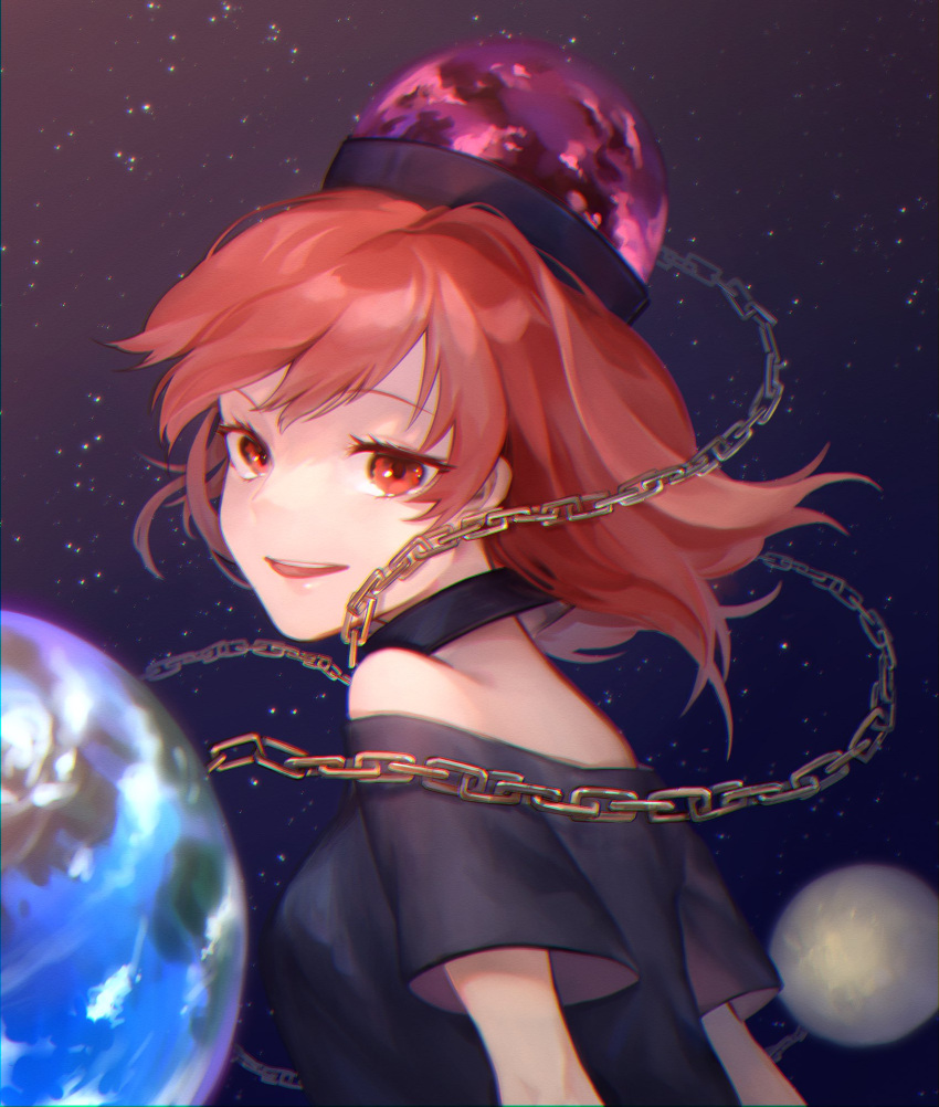 1girl black_collar black_shirt breasts chain collar earth_(ornament) floating_hair hecatia_lapislazuli highres long_hair looking_at_viewer moon_(ornament) off-shoulder_shirt off_shoulder polos_crown red_eyes red_hair shidaccc shirt short_sleeves sky smile solo star_(sky) starry_sky touhou upper_body
